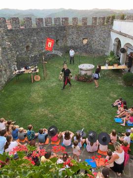 Zabava z vitezi na gradu Prem